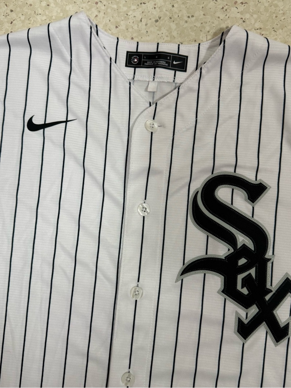 Nike MLB White Pinstripe Chicago White Sox Jersey with Black Logos - Picture 3 of 5
